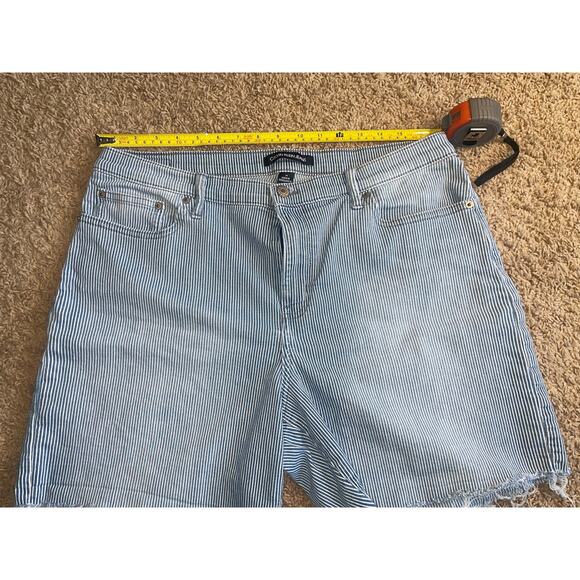 Calvin Klein High Rise Railroad Stripe Shorts - Size 16 **. - Picture 5 of 6
